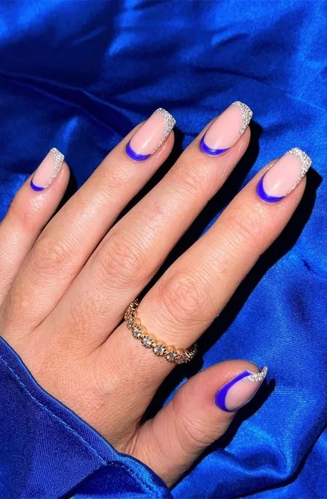 blaue-funkelnde-nagel-26_14-8 Blaue funkelnde Nägel