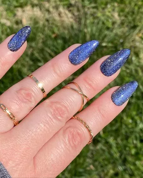 blaue-funkelnde-nagel-26_2-10 Blaue funkelnde Nägel