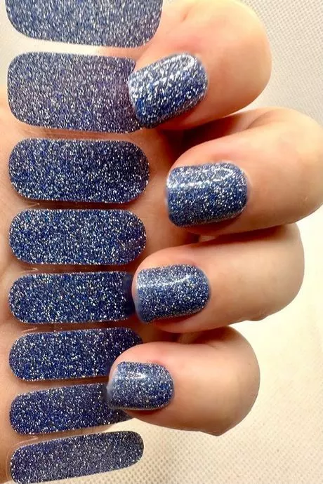 blaue-funkelnde-nagel-26_5-14 Blaue funkelnde Nägel