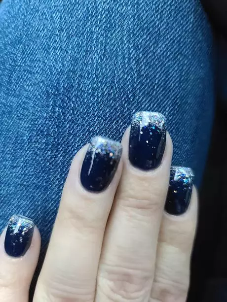 blaue-funkelnde-nagel-26_7-16 Blaue funkelnde Nägel